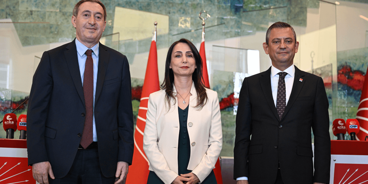 DEM Parti'den Özgür Özel'in 'Celladına âşık olmak' benzetmesine sert tepki: 'En hafif tabiriyle akıl tutulması!'