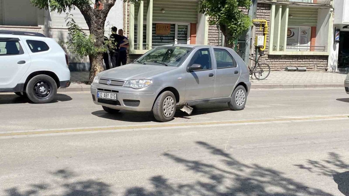 Otomobil ile motosikletli kurye çarpıştı: 1 yaralı var
