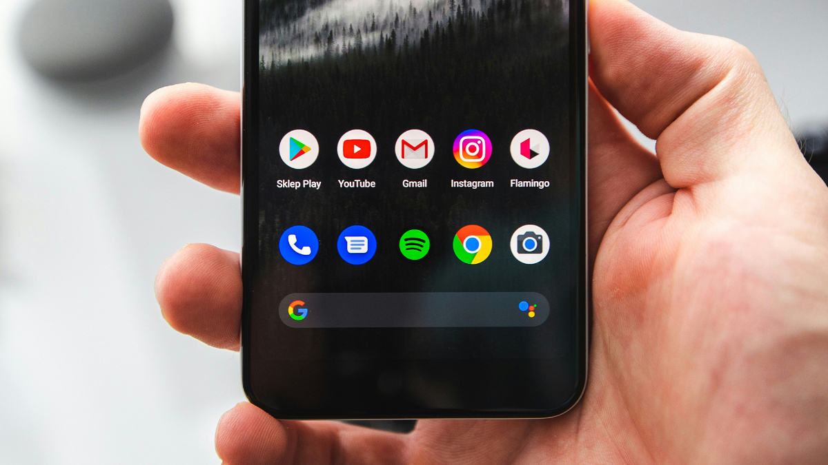 Google'ın Telefon uygulaması artık sesinizi gerçek zamanlı olarak çevirebiliyor