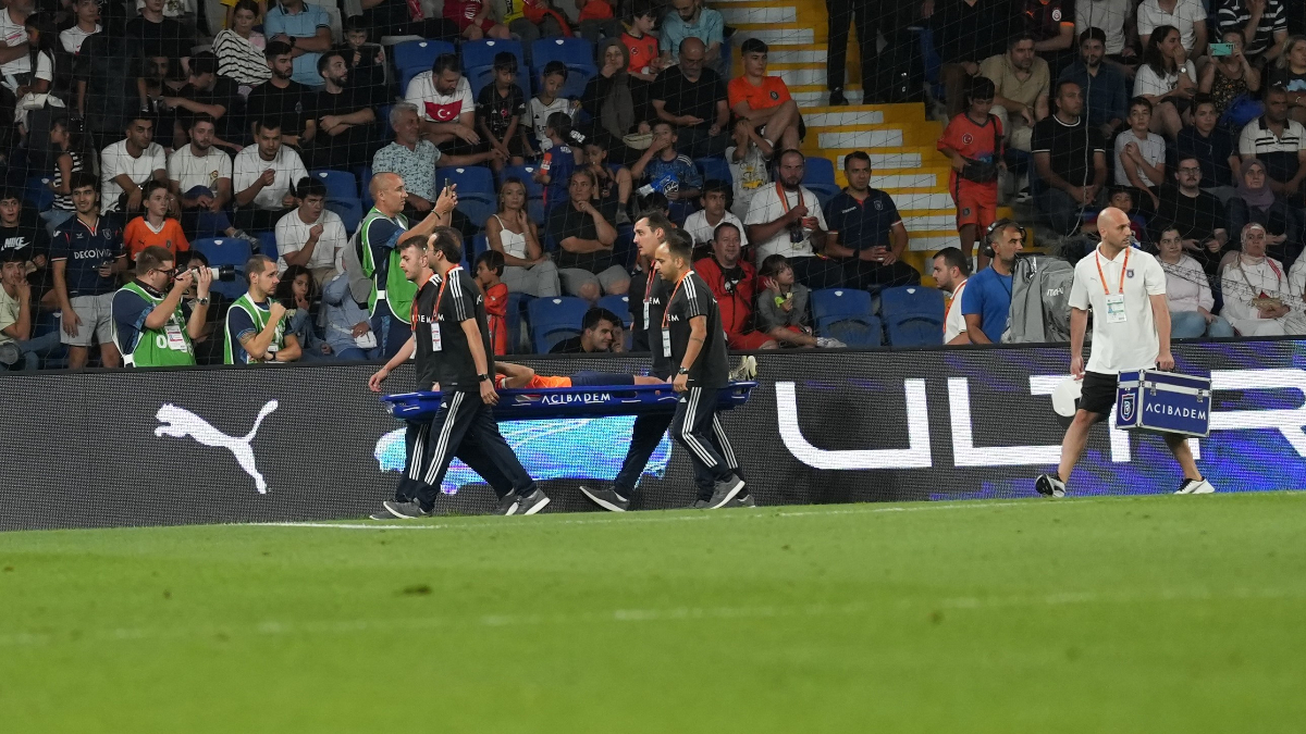 Başakşehir'de Leo Duarte, sakatlanarak oyuna devam edemedi