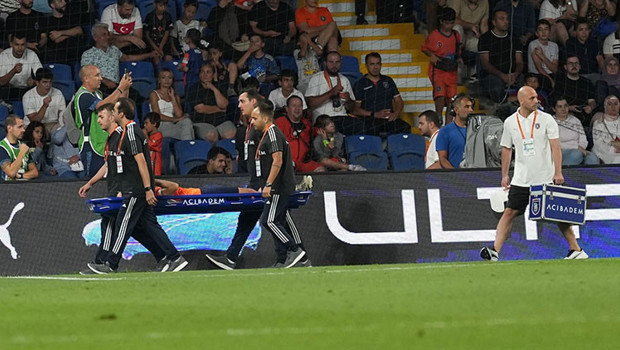 Başakşehir'de sakatlık şoku: Oyuna devam edemedi!